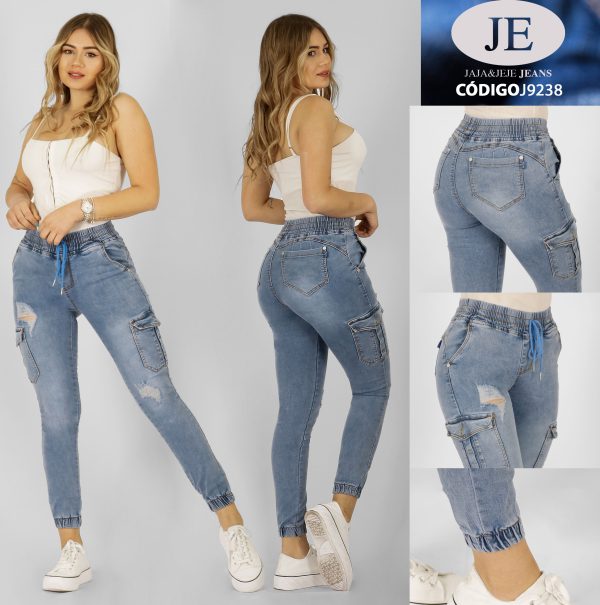 Jogger celeste rasgado